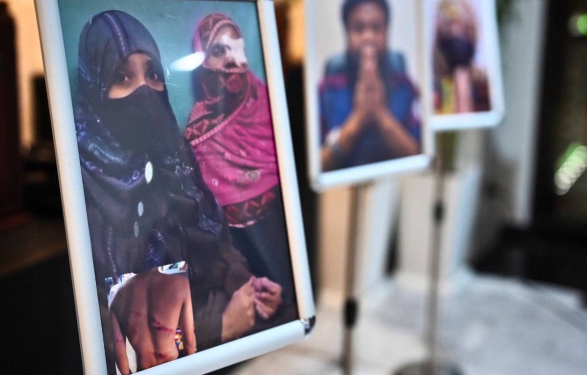 曼谷外国记者协会正在举办一场展览,讲述缅甸妙瓦底诈骗园区受害者遭遇的虐待